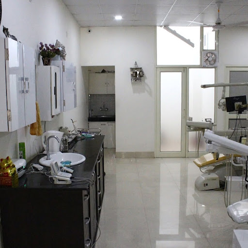 Girdhar Dental & Child Care Clinic